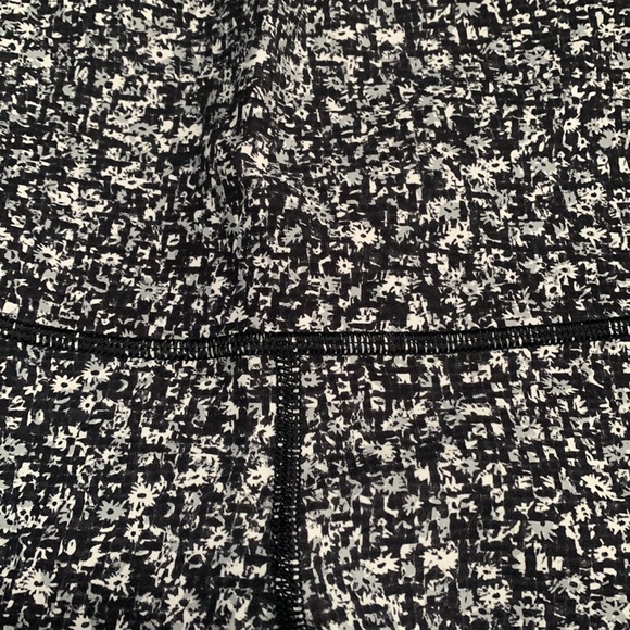 Lululemon Floral Alpine White Black Leggings - Picture 2 of 5